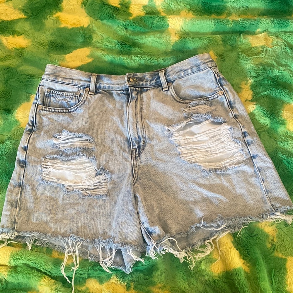 Light wash American Eagle Mom Shorts